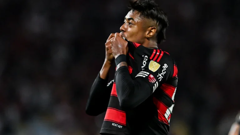 STJD concede efeito suspensivo e libera Bruno Henrique, do Flamengo