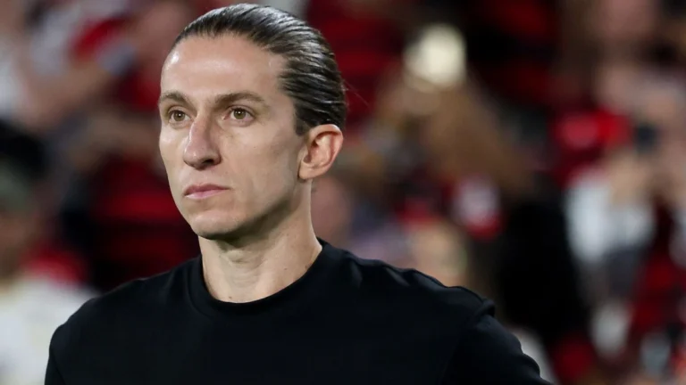 Filipe Luís recusa proposta de clube turco e mira crescimento no Flamengo