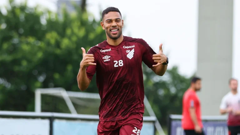 Renan Lodi de volta ao Athletico-PR? O que sabemos sobre a possibilidade