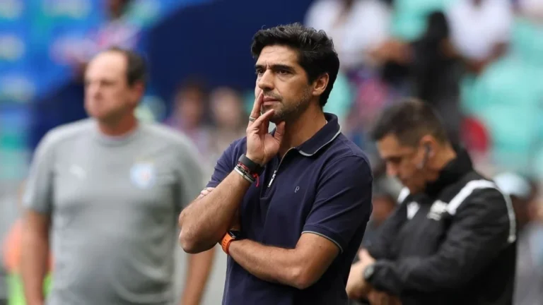 Palmeiras: Abel dá forte declaração e critica gramado da Fonte Nova