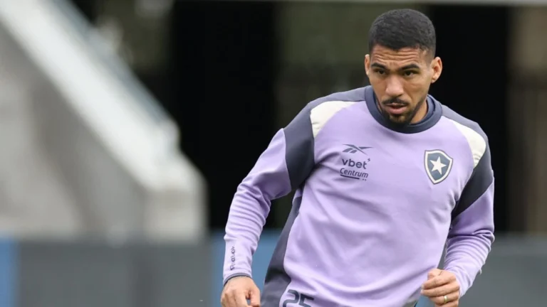 Filho de Allan morre após parto, e Botafogo libera volante de jogo