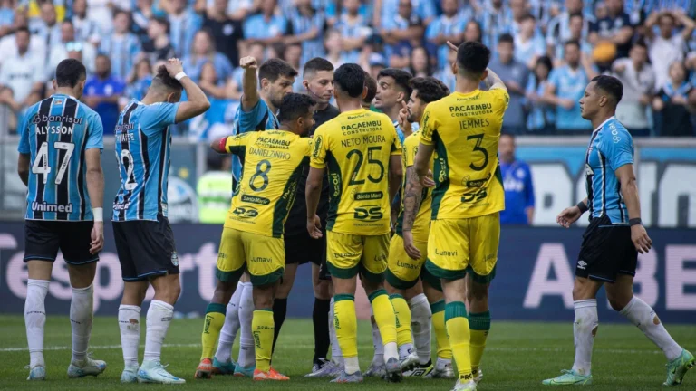 Mirassol “azeda” volta de Arthur, vence o Grêmio e vai ao G4 do Brasileirão