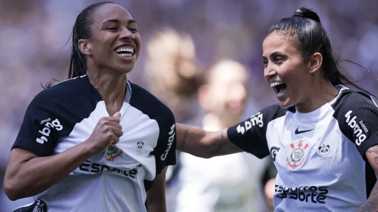 Com casa cheia, Corinthians bate o Cruzeiro e é campeão Brasileiro Feminino