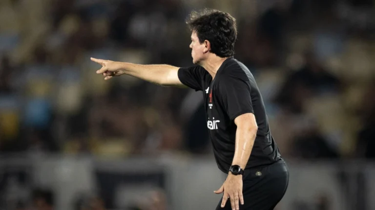 Vasco: Fernando Diniz perde dois titulares para jogo contra o Palmeiras