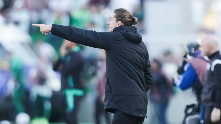 Filipe Luís abre o jogo sobre permanência no Flamengo após proposta turca