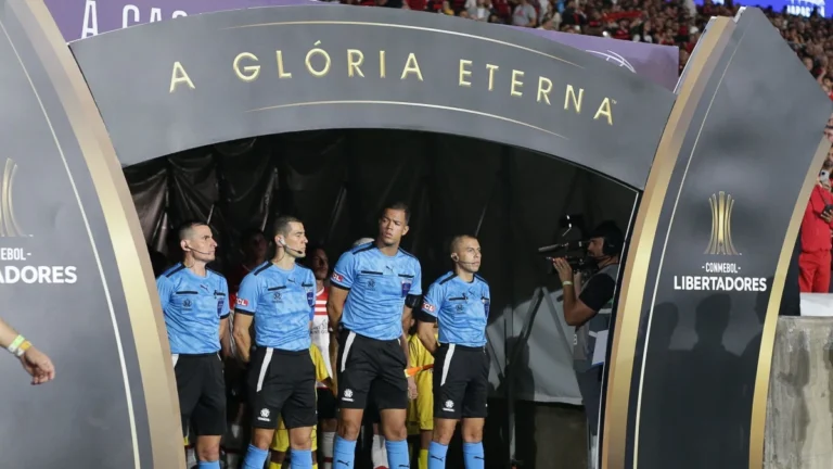 Bastidores: Flamengo vai a Conmebol para tentar reverter expulsão de Plata