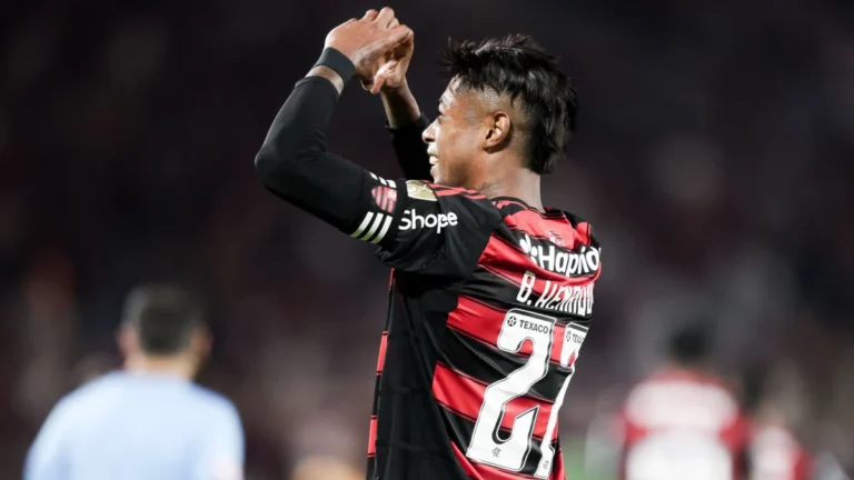 “Peso da camisa influenciou decisão”, diz Benja sobre STJD e Bruno Henrique