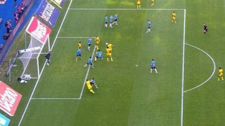 Mirassol abre o placar contra Grêmio com gol polêmico e gera confusão; veja