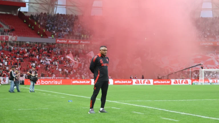 Inter demite Roger Machado após derrota no GreNal