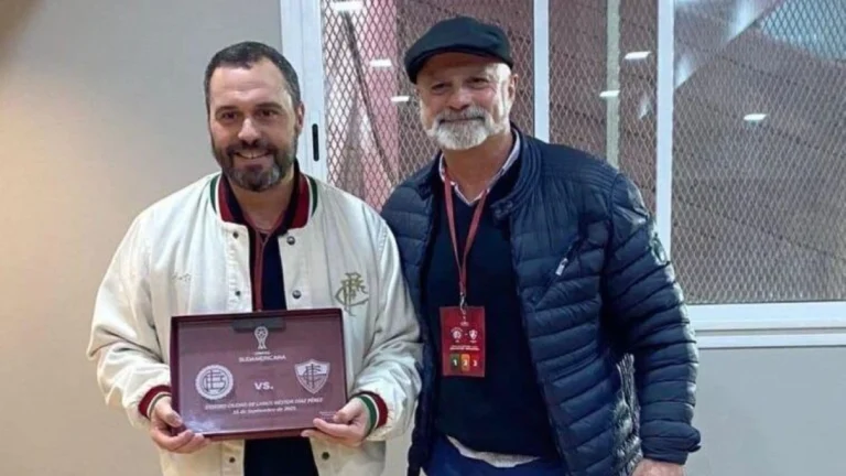 Lanús erra escudo do Fluminense em homenagem ao clube carioca; veja