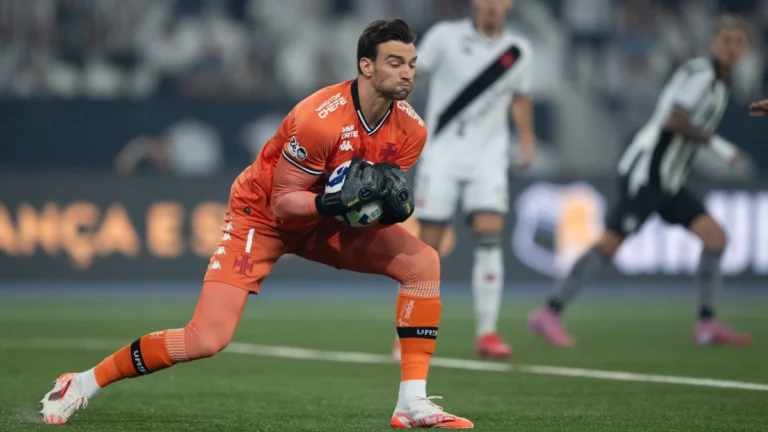 Copa do Brasil: Léo Jardim salva, e Vasco elimina Botafogo nos pênaltis