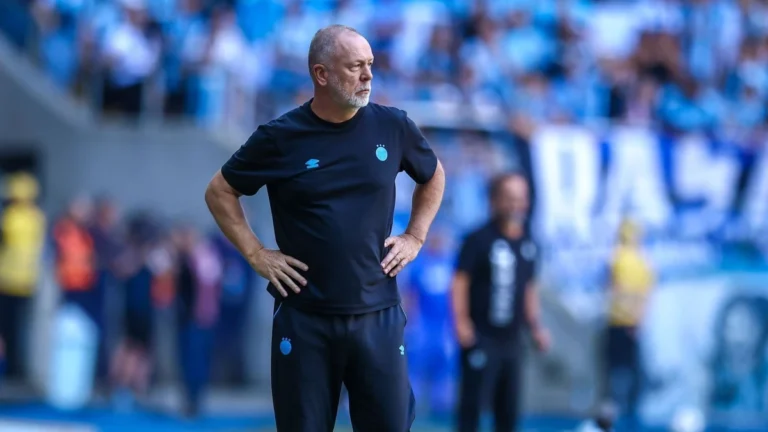Mano Menezes “surta” com erro inusitado em Grêmio x Mirassol; entenda