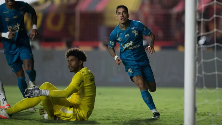 Titular do Corinthians faz crítica ao time após derrota para o Sport