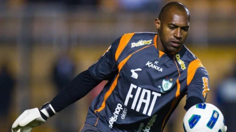 Neneca, ex-goleiro do América-MG, morre aos 45 anos