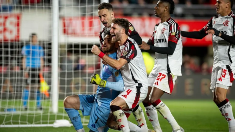 Flamengo desmente suposta noitada de jogadores após classificação