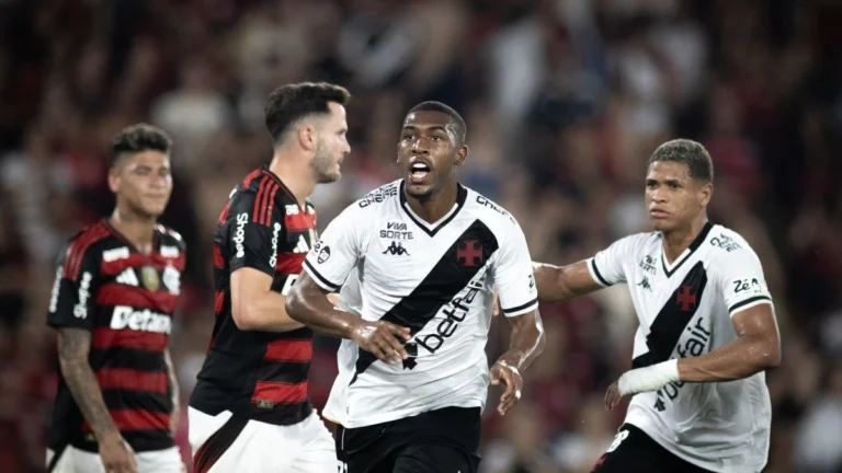 “Nunca corri tanto em minha vida”, brinca autor de gol do Vasco