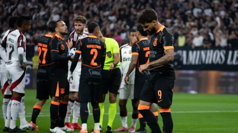 Corinthians mantém jejum na Arena pelo Brasileiro ao perder para o Flamengo