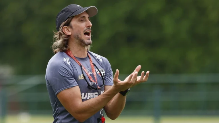 Com Zubeldía, Fluminense volta a ter técnico estrangeiro após 28 anos