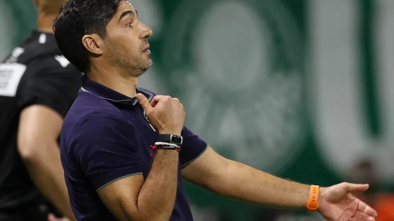 Abel reage à crítica de Ceni sobre Palmeiras e dedica vitória a Evangelista