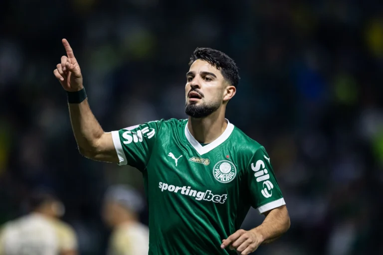 Flaco López: futebol amador foi responsável por fazer atacante “virar um 9”