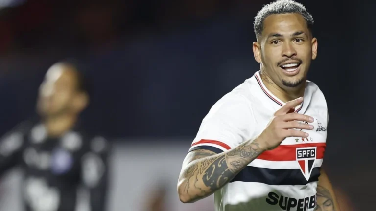 Luciano desabafa após 100º gol pelo São Paulo: “Ameaçam minha família”