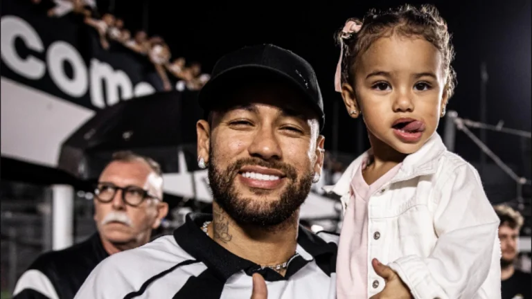 Neymar “se vinga” de bolada em Mavie em treino do Santos
