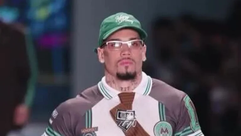 Paulinho, do Palmeiras, desfila na São Paulo Fashion Week; veja