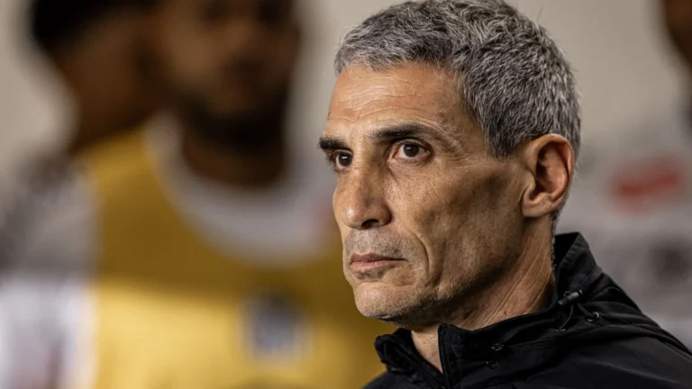 Santos chega pressionado para sequência complicada no Brasileirão