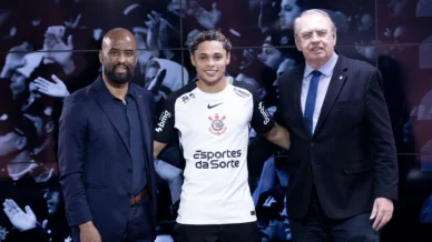 Corinthians anuncia renovação com joia da base; multa é de R$ 620 milhões