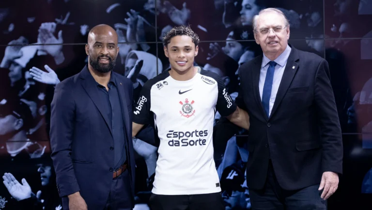 Corinthians anuncia renovação com joia da base; multa é de R$ 620 milhões