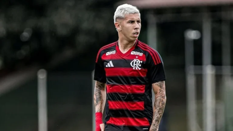 Palmeiras acerta contratação de atacante dispensado pelo Flamengo