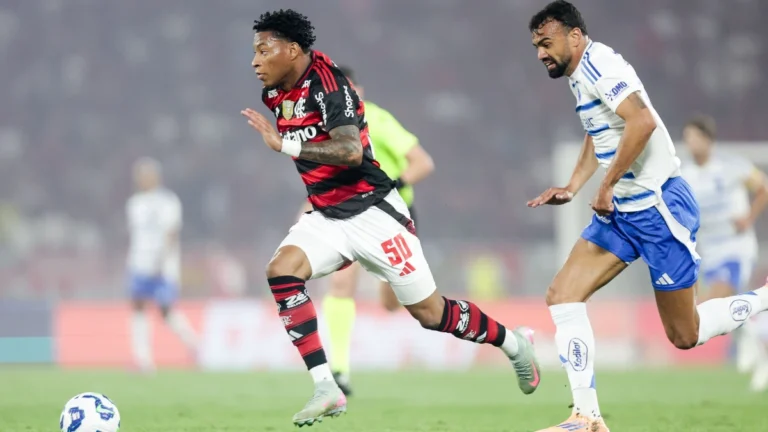 Em jogo movimentado, Flamengo e Cruzeiro empatam e “ajudam” Palmeiras