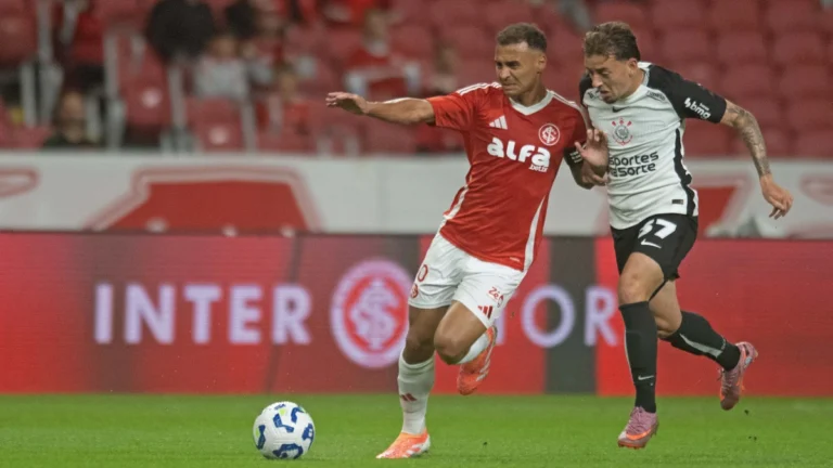Inter marca no último lance e arranca empate contra o Corinthians