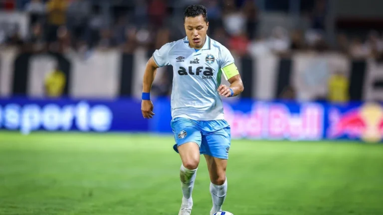 Marlon dispara contra arbitragem e desabafa: “Grêmio está sendo roubado”