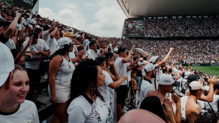Corinthians tenta renegociar juros da dívida da Arena após vaquinha esfriar