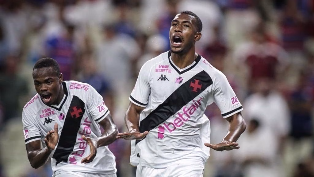Fora de casa, Vasco supera expulsão e vence Fortaleza, que afunda no Z4