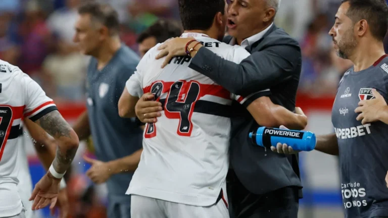 Crespo ressalta reação do São Paulo após eliminação: “Comovente”