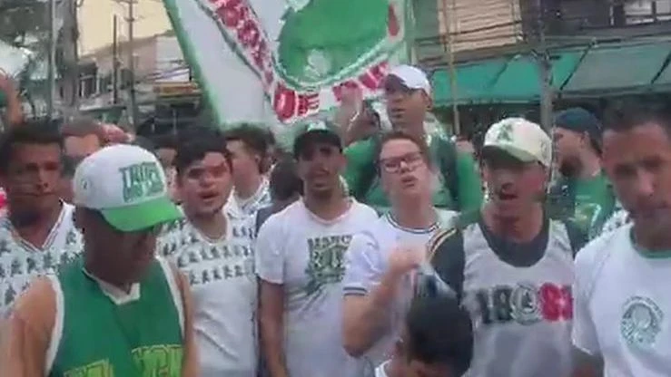 Torcida do Palmeiras apoia o time antes de decisão pela Libertadores; veja