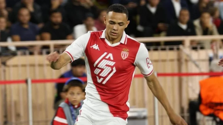 Lateral convocado por Ancelotti se lesiona em partida da Champions