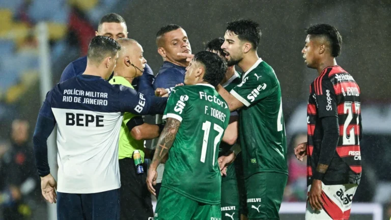 Árbitro relata acusação de Piquerez em Flamengo x Palmeiras: “Veio roubar”