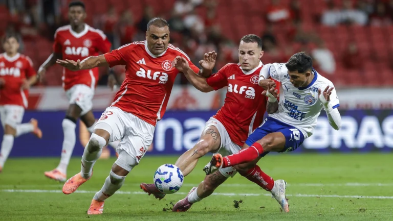 Inter cede empate ao Bahia nos acréscimos e segue ameaçado no Brasileirão