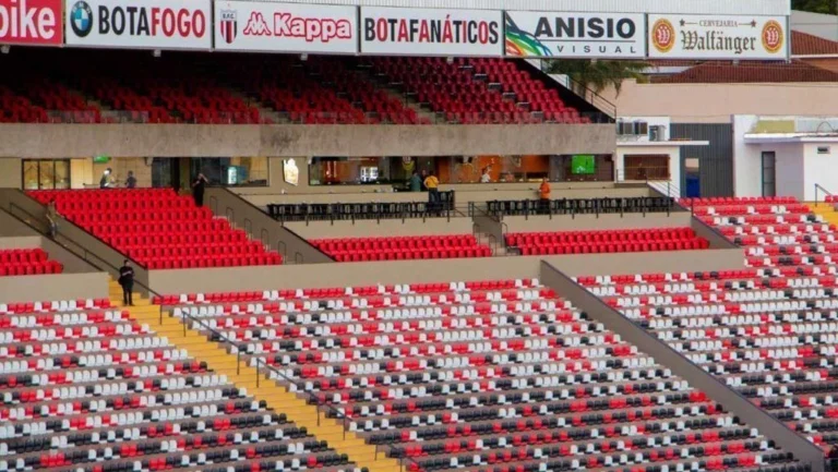 Torcedor do Botafogo-SP passa mal e morre na arquibancada do estádio