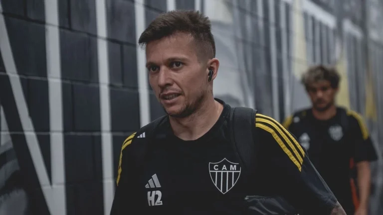 Atlético-MG: Bernard elege responsáveis por mudança de posição na carreira