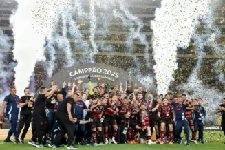 Astro da NBA comemora título da Libertadores conquistado pelo Flamengo