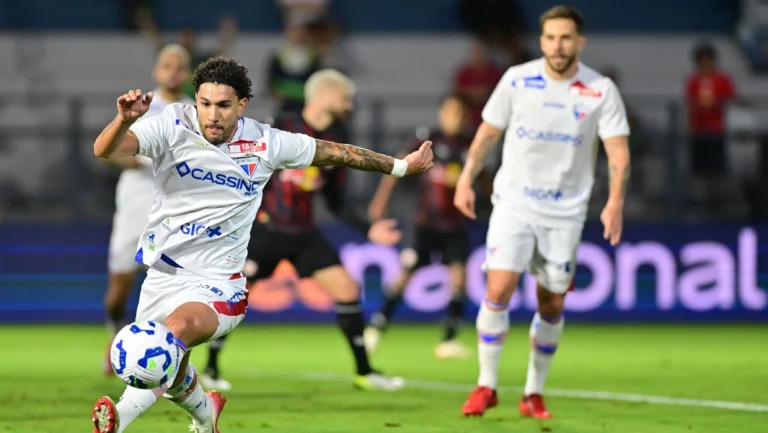 Brasileirão: Fortaleza vence o Bragantino e segue vivo na luta contra o Z4