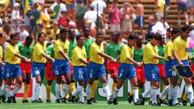 Mãos dadas: Ricardo Rocha se emociona e relembra trajetória do tetra