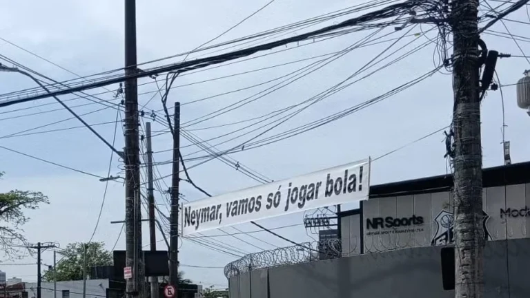 Neymar é alvo de protesto em frente ao CT do Santos: “Vamos só jogar bola”
