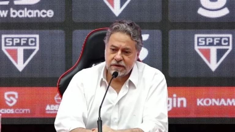 Conselheiros do São Paulo pedem afastamento de Julio Casares após escândalo