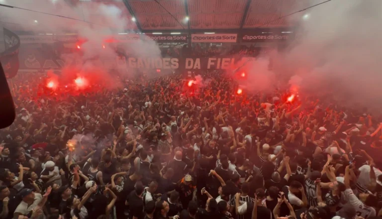 Copa do Brasil: Veja reação na quadra da Gaviões após gol de Yuri Alberto
