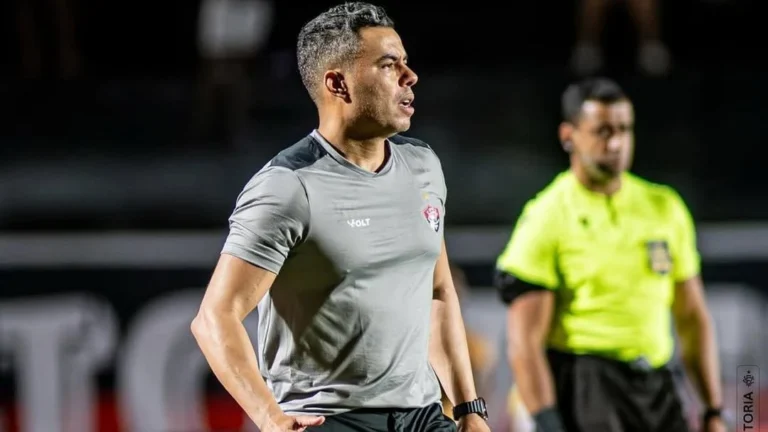 Vitória anuncia renovação contratual com técnico Jair Ventura